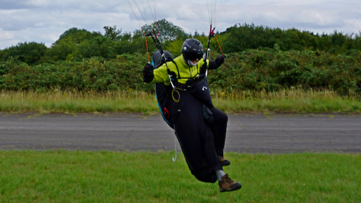 Carlo arrives in goal in his LIGHTNESS 2 on his winning flight for the 2015 UK PG XC League